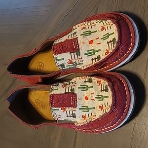 Ariat Cruisers, vintage cranberry suede, cactus, cowgirl sz 6